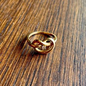 14k and Diamond Knot Ring 💎